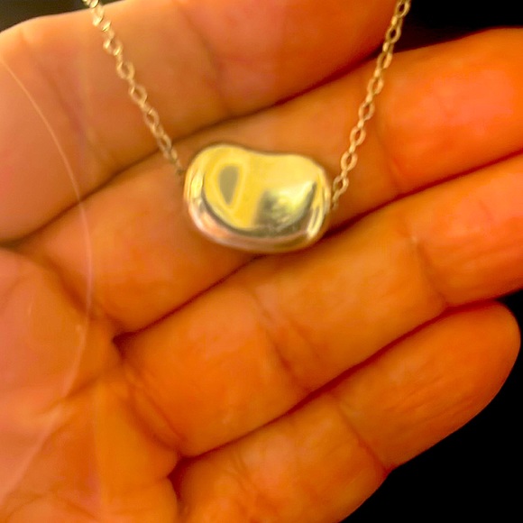 SOLD TOO LATE!!! Vintage Tiffany&Co Elsa Peretti petite bean design pendant - Picture 3 of 6